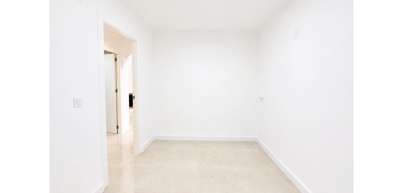 Sale - Bungalow -
Torrevieja - La Siesta