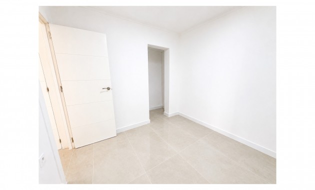 Sale - Bungalow -
Torrevieja - La Siesta