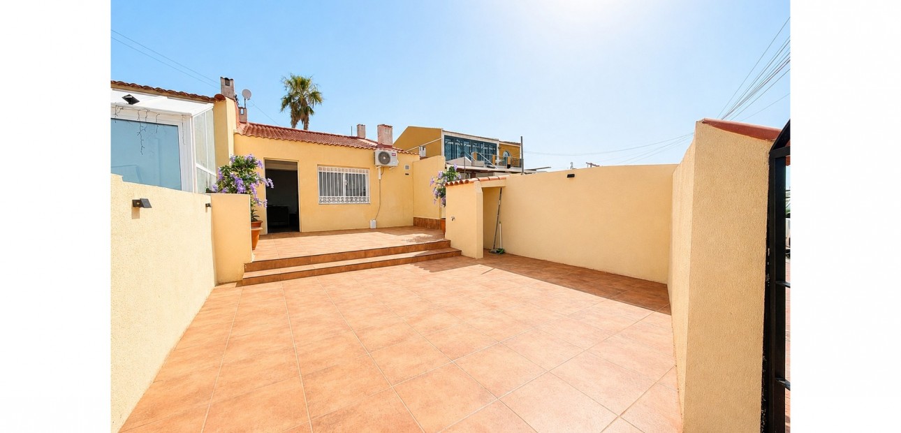 Sale - Bungalow -
Torrevieja - La Siesta
