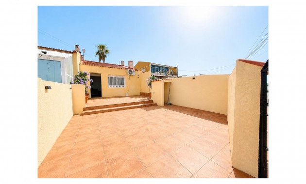 Sale - Bungalow -
Torrevieja - La Siesta