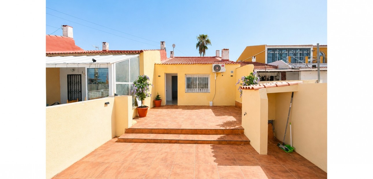 Sale - Bungalow -
Torrevieja - La Siesta