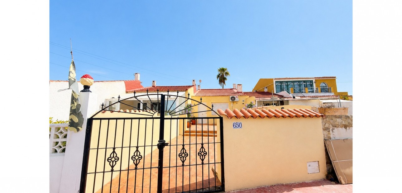 Sale - Bungalow -
Torrevieja - La Siesta