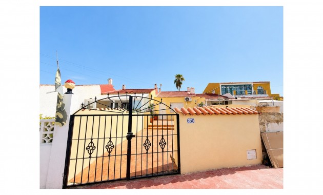Sale - Bungalow -
Torrevieja - La Siesta