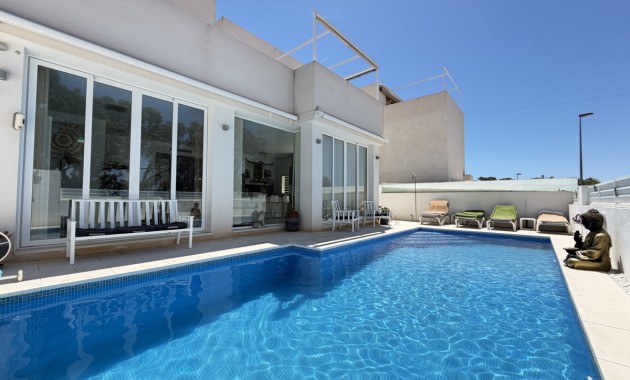 Venta - Detached Villa -
Orihuela Costa - Mil Palmeras