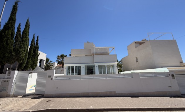 Venta - Detached Villa -
Orihuela Costa - Mil Palmeras