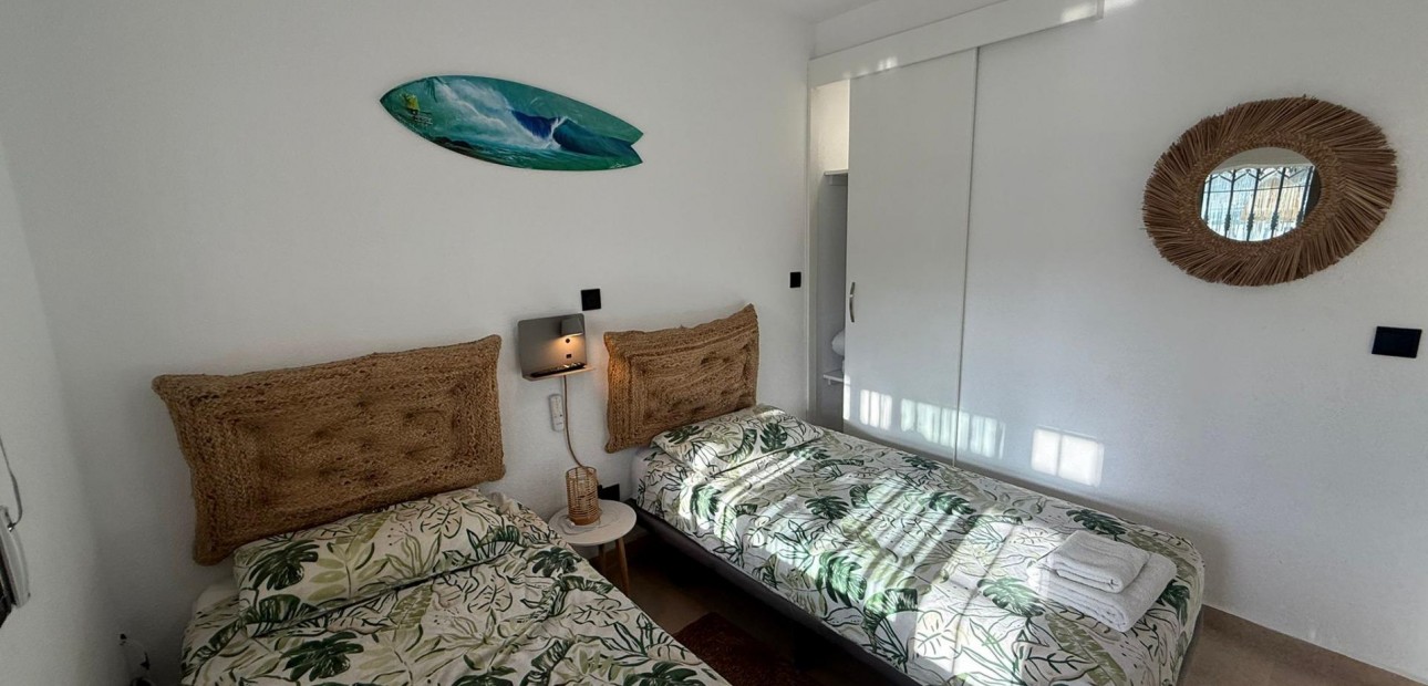 Venta - Bungalow -
Torrevieja - Miramar - Torre del Moro