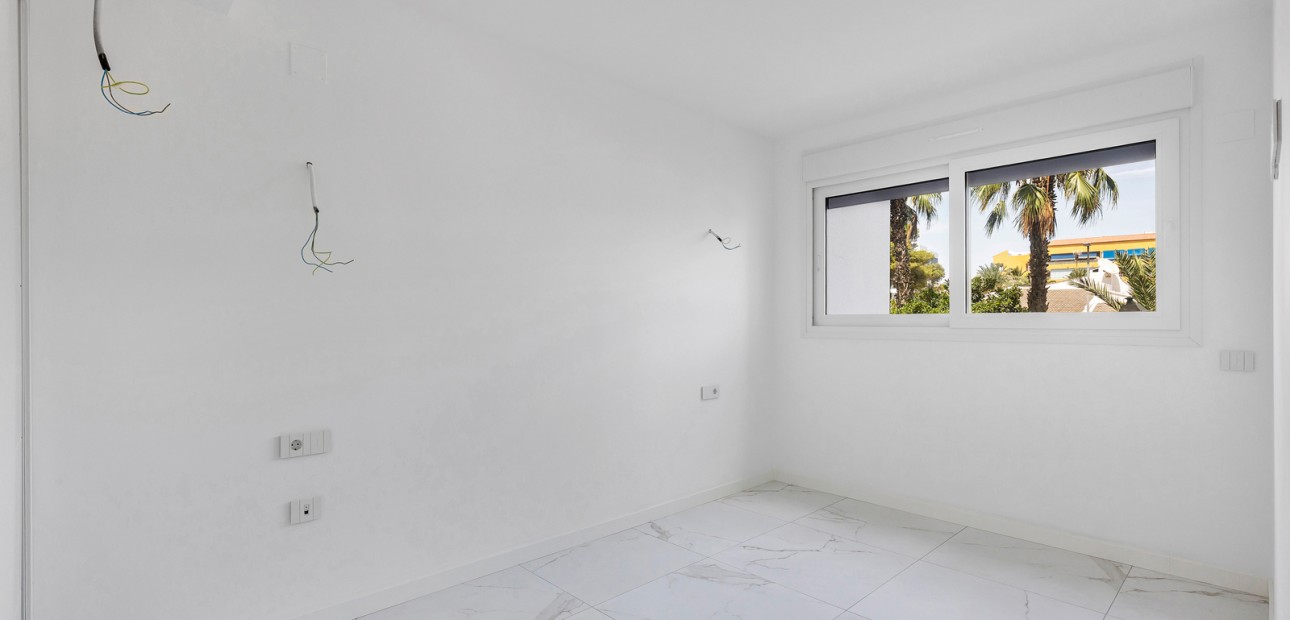 Venta - Apartamento / piso -
Torrevieja - Punta Prima