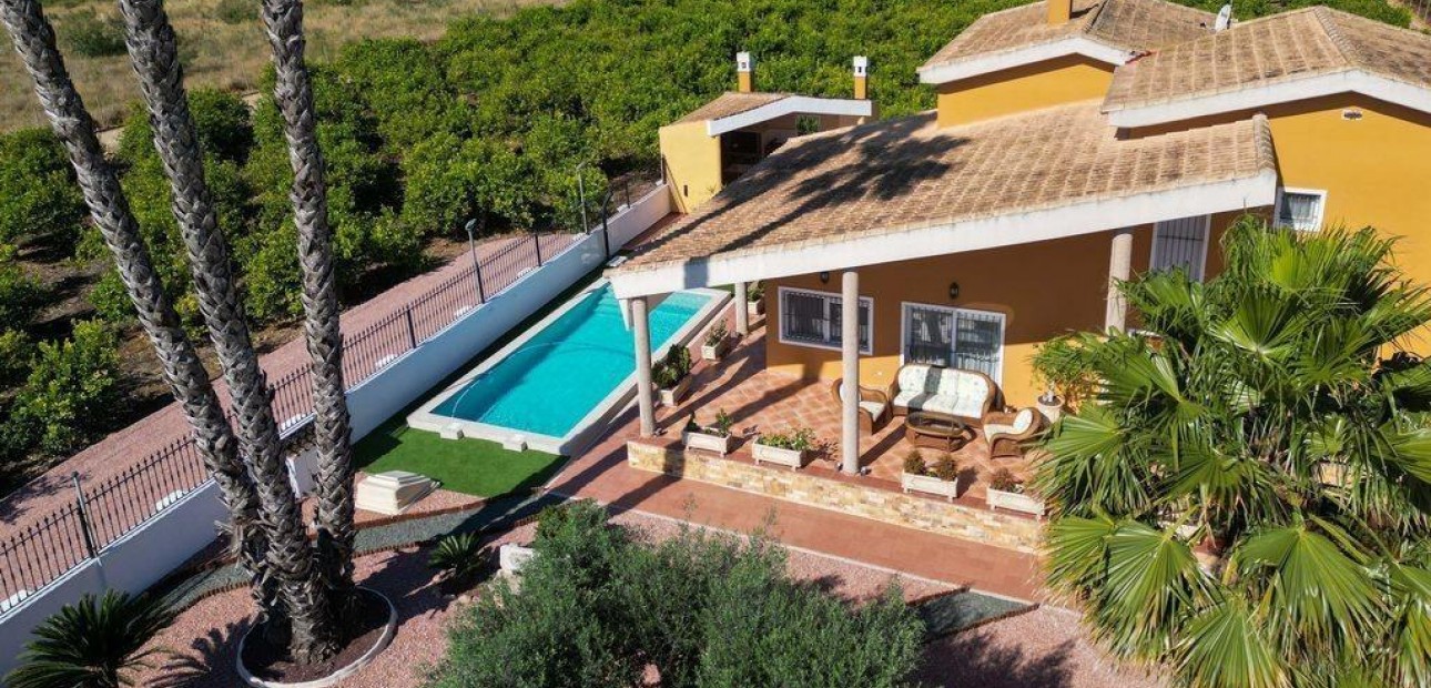 Herverkoop - Villa -
Orihuela - Desamparados-Hurchillo-Torremendo