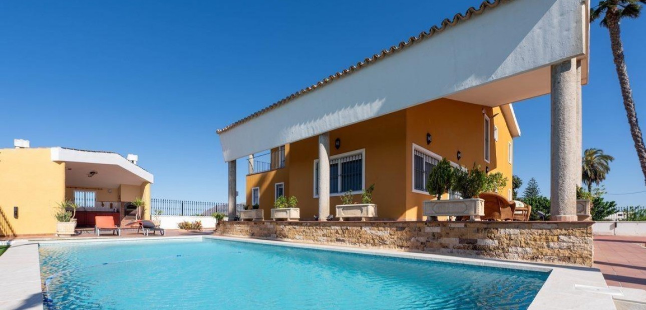 Herverkoop - Villa -
Orihuela - Desamparados-Hurchillo-Torremendo