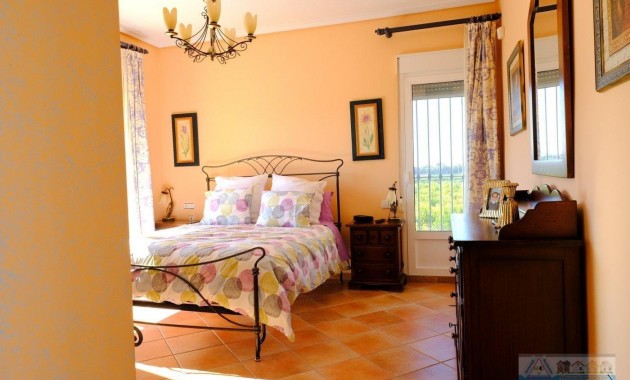 Herverkoop - Villa -
Orihuela - Desamparados-Hurchillo-Torremendo