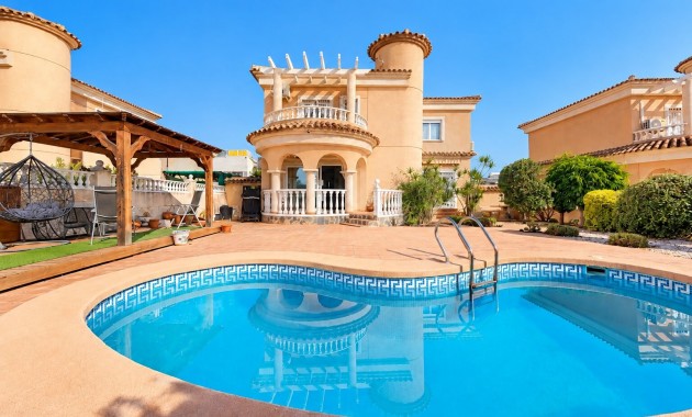 Herverkoop - Detached Villa -
La Marina - La Marina - Urbanization