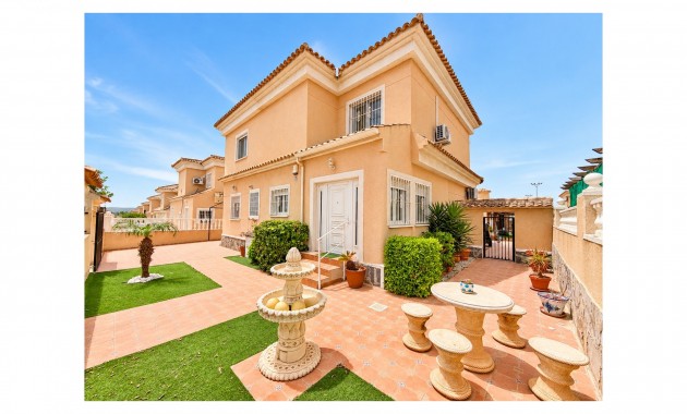 Herverkoop - Detached Villa -
La Marina - La Marina - Urbanization