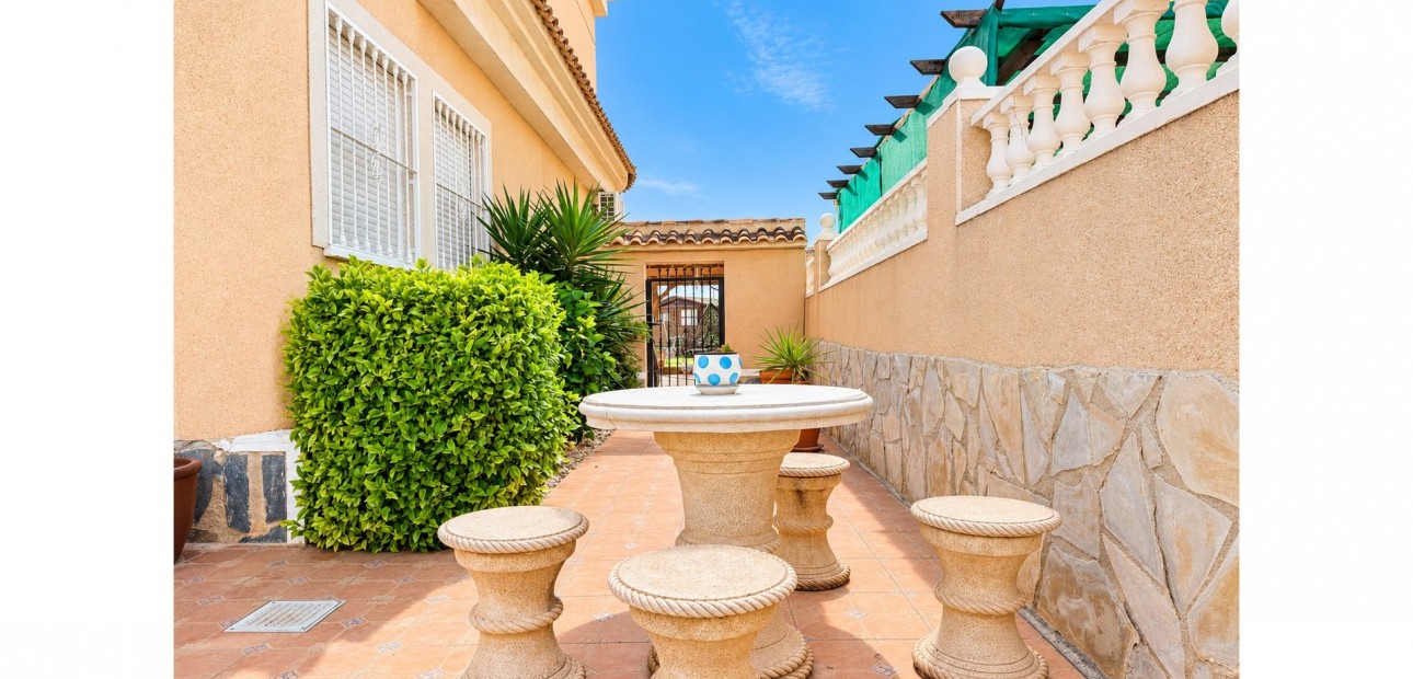 Herverkoop - Detached Villa -
La Marina - La Marina - Urbanization