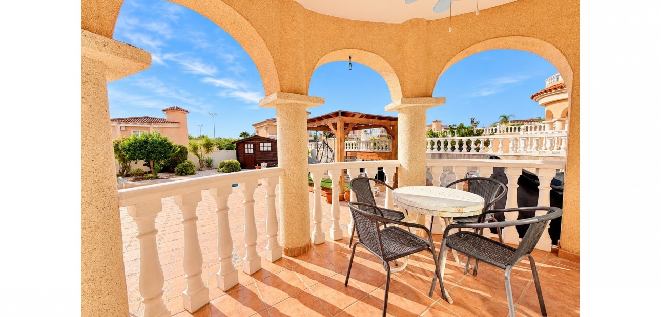 Herverkoop - Detached Villa -
La Marina - La Marina - Urbanization