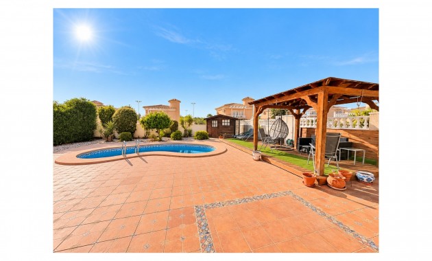 Herverkoop - Detached Villa -
La Marina - La Marina - Urbanization