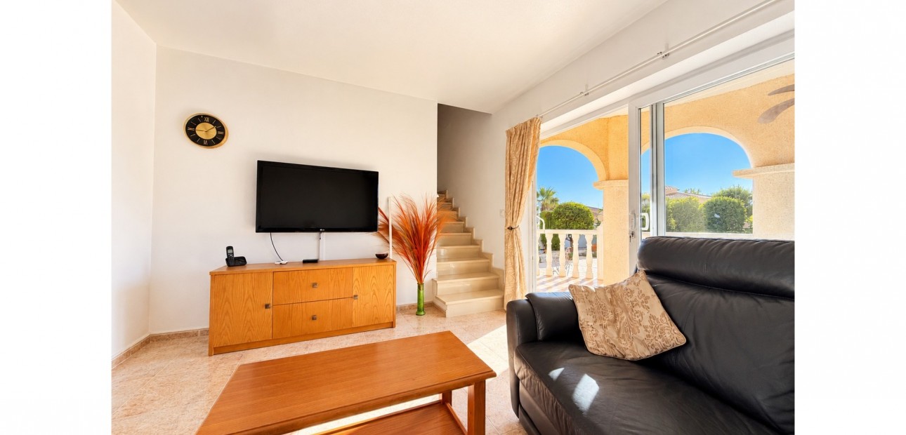 Herverkoop - Detached Villa -
La Marina - La Marina - Urbanization