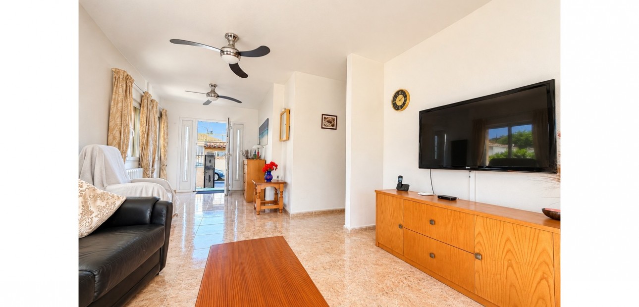 Herverkoop - Detached Villa -
La Marina - La Marina - Urbanization