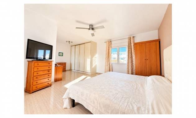 Herverkoop - Detached Villa -
La Marina - La Marina - Urbanization