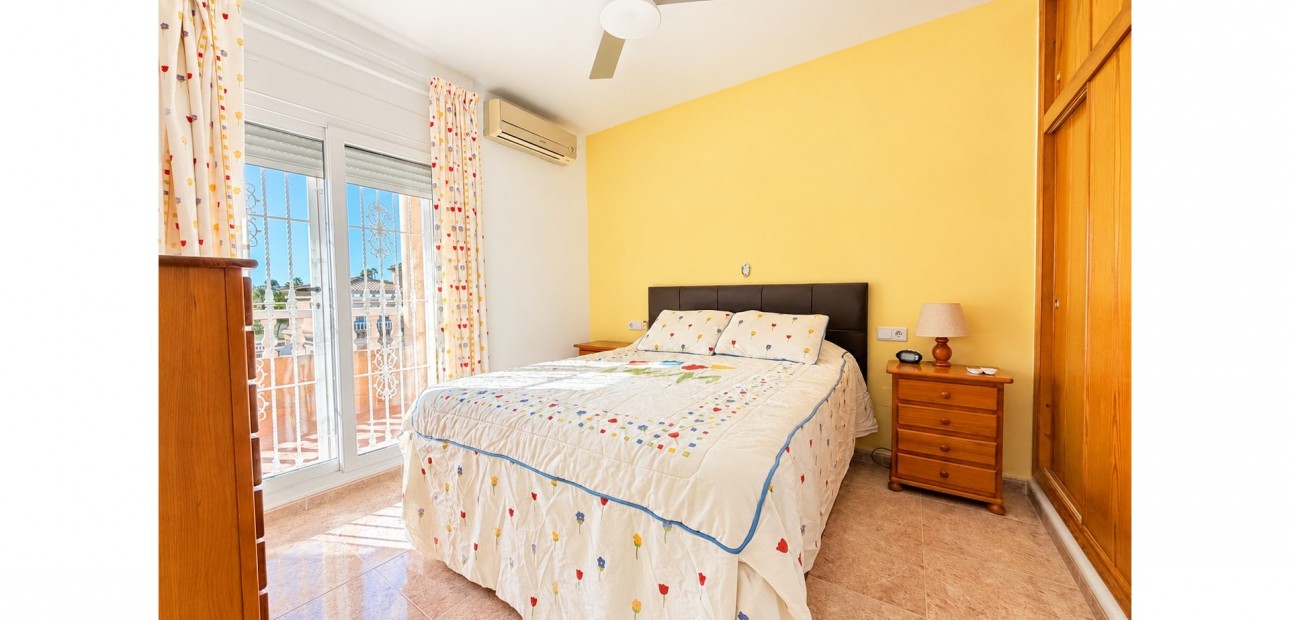 Herverkoop - Detached Villa -
La Marina - La Marina - Urbanization