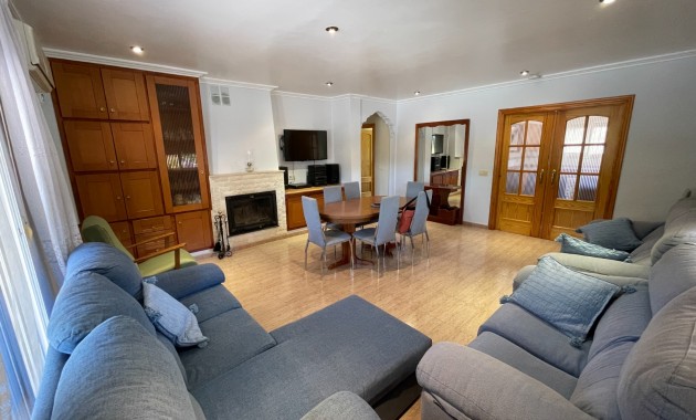 Herverkoop - Detached Villa -
Crevillente