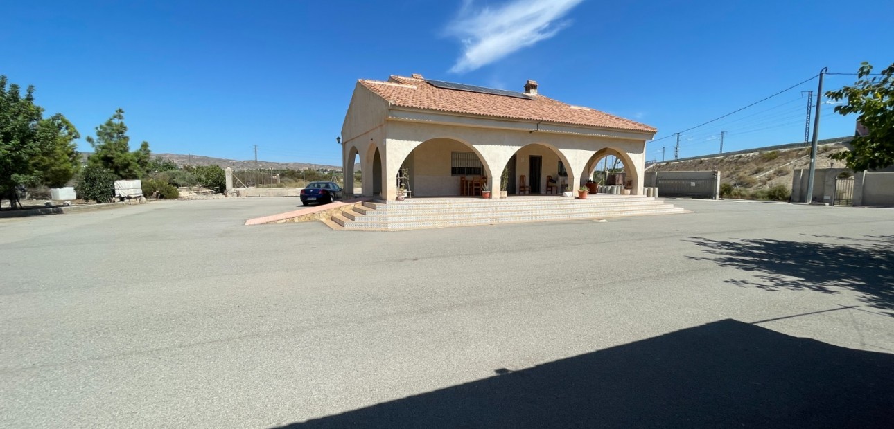 Herverkoop - Detached Villa -
Crevillente
