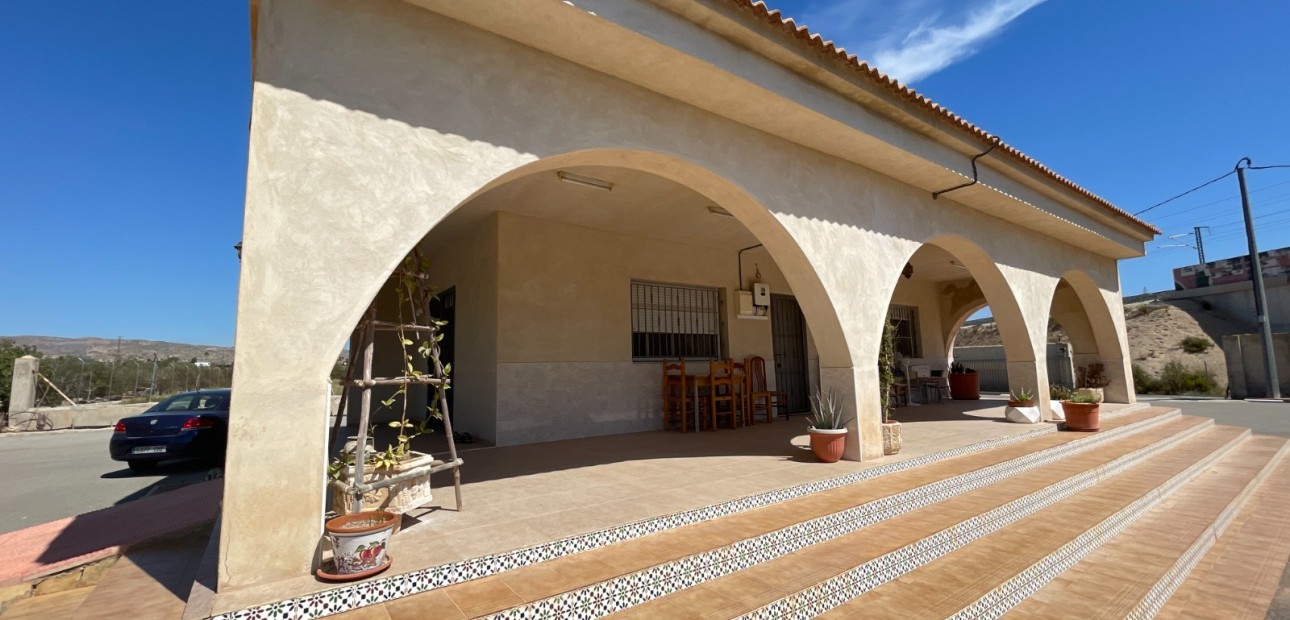 Herverkoop - Detached Villa -
Crevillente