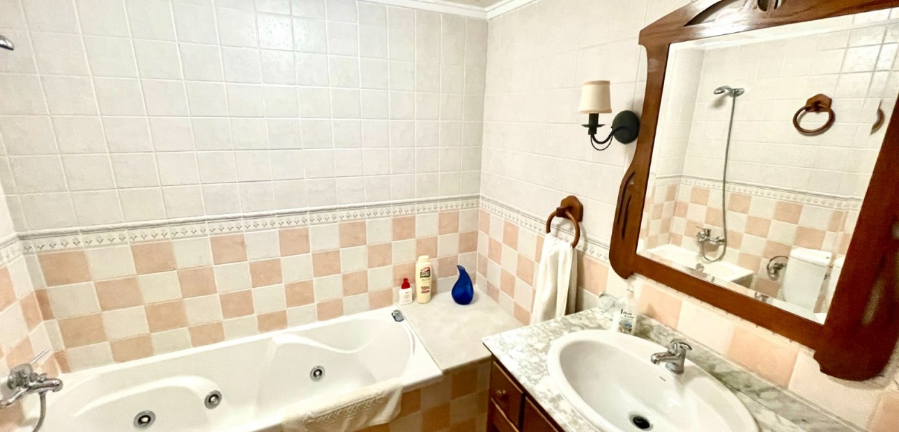 Herverkoop - Detached Villa -
Almoradi - Almoradi - Town