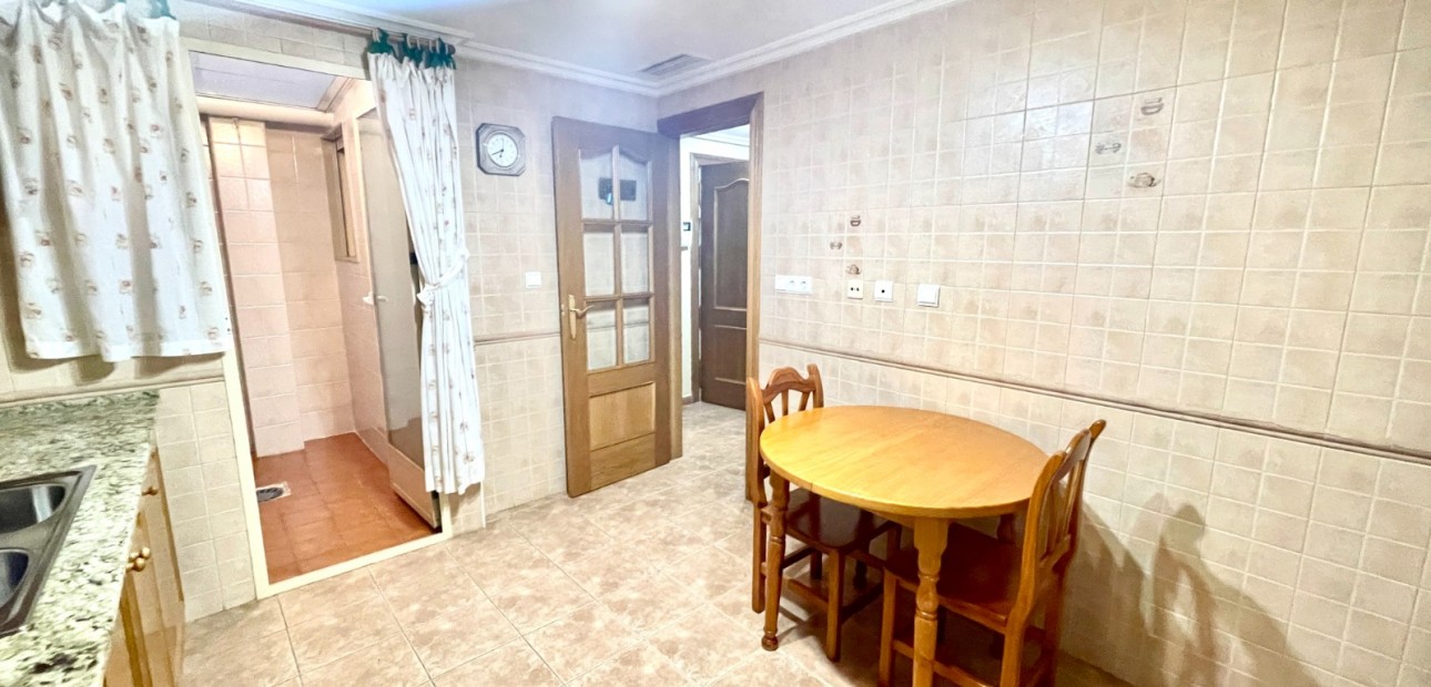 Herverkoop - Detached Villa -
Almoradi - Almoradi - Town