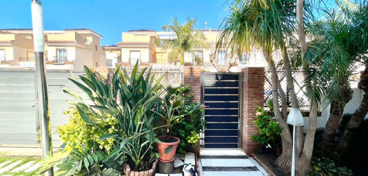 Sale - Townhouse -
Torre de La Horadada - Torre de la Horadada