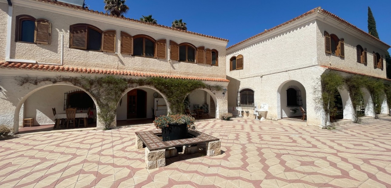 Sale - Country Property -
Elda