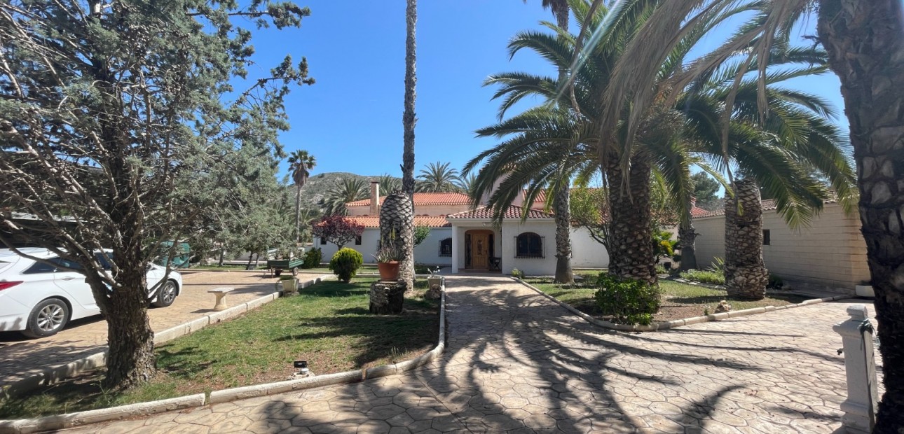 Sale - Country Property -
Elda