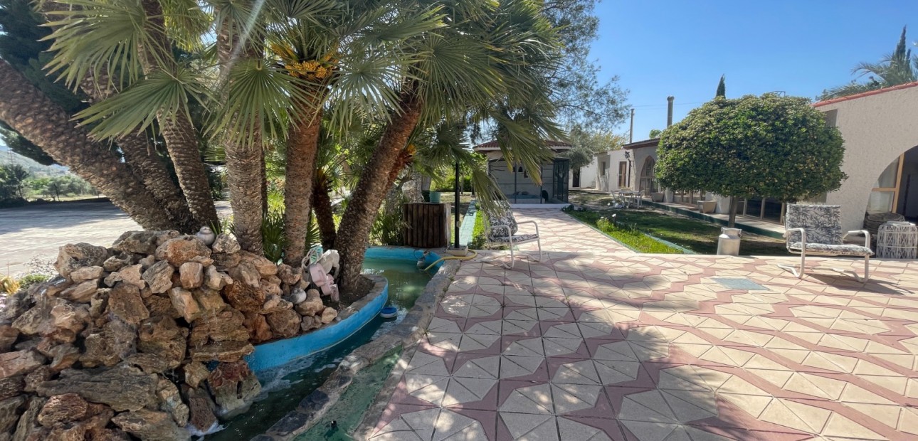 Sale - Country Property -
Elda
