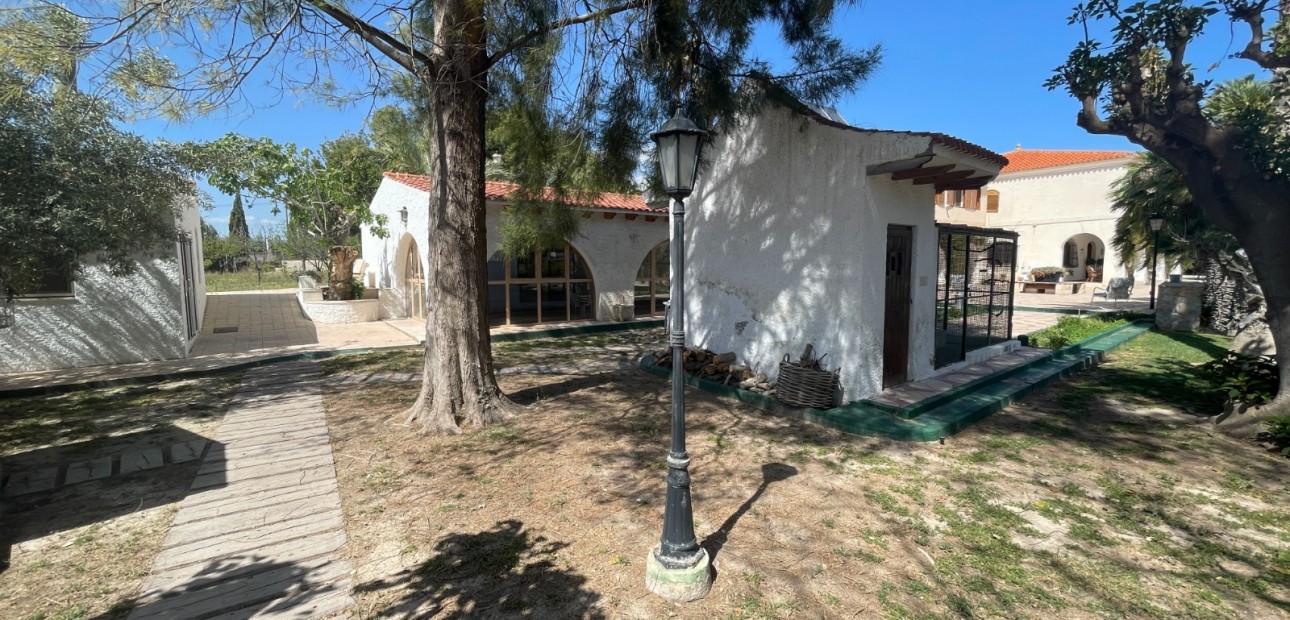 Sale - Country Property -
Elda