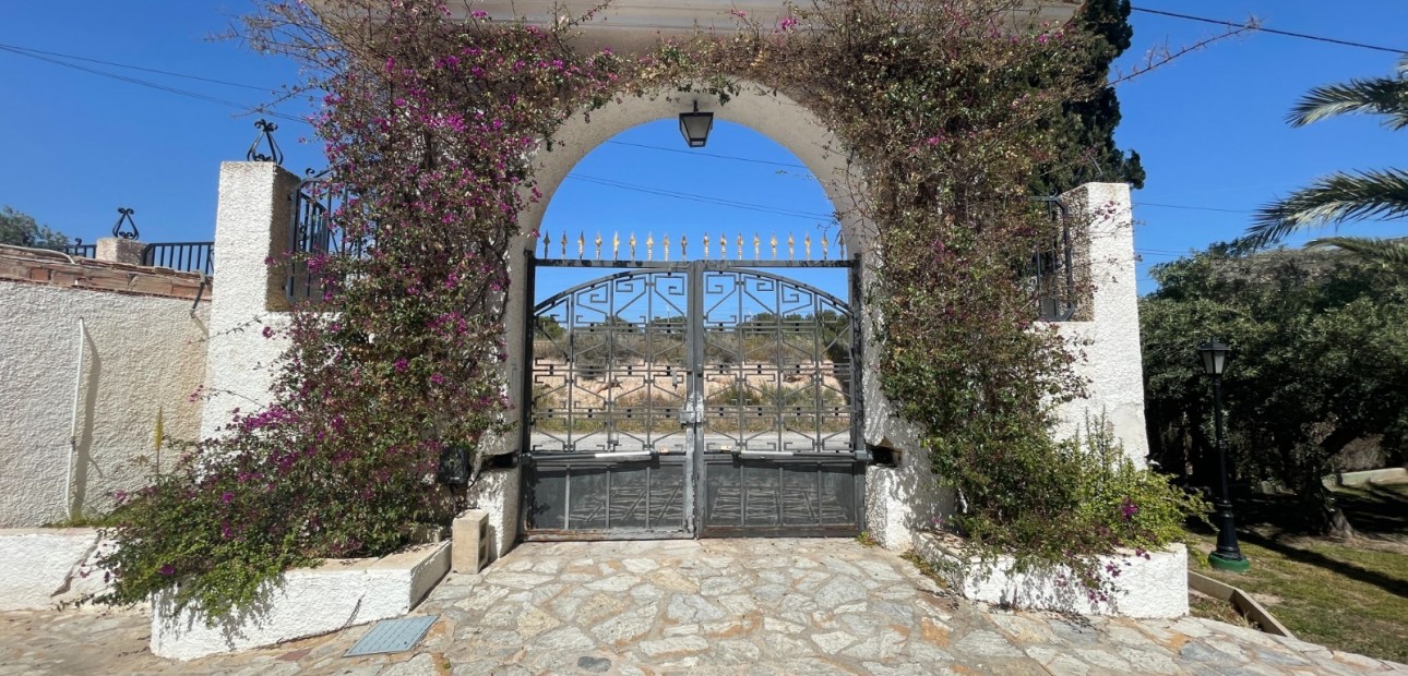 Sale - Country Property -
Elda