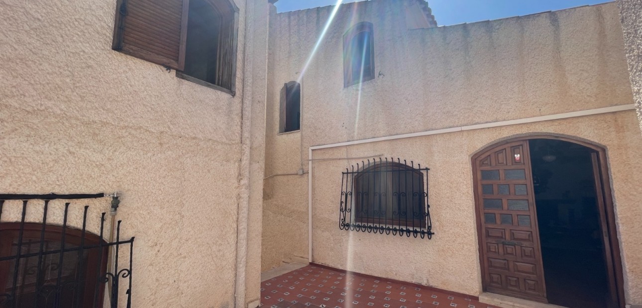 Sale - Country Property -
Elda