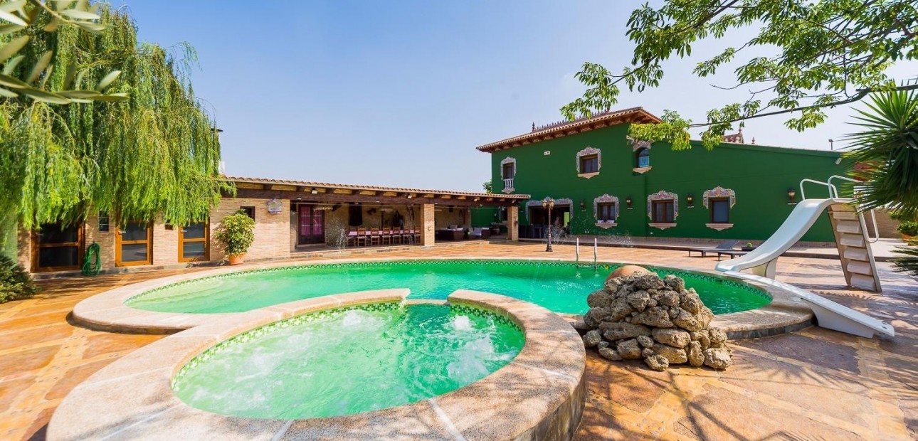 Herverkoop - Country Property -
Almoradi - Almoradi - Town