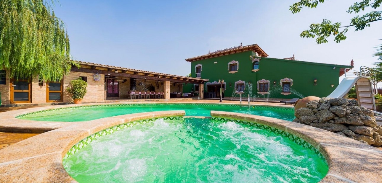 Herverkoop - Country Property -
Almoradi - Almoradi - Town