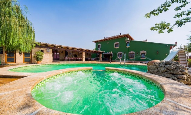 Herverkoop - Country Property -
Almoradi - Almoradi - Town
