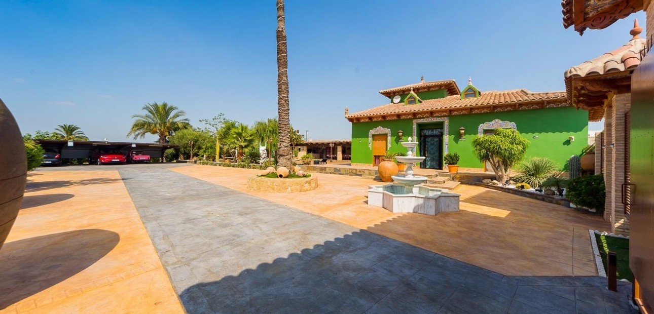 Herverkoop - Country Property -
Almoradi - Almoradi - Town