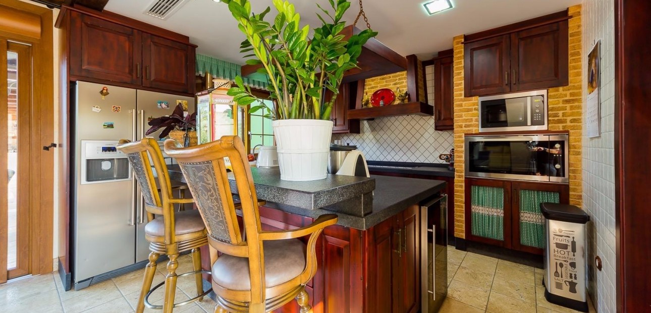 Herverkoop - Country Property -
Almoradi - Almoradi - Town