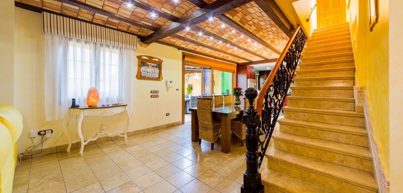 Herverkoop - Country Property -
Almoradi - Almoradi - Town