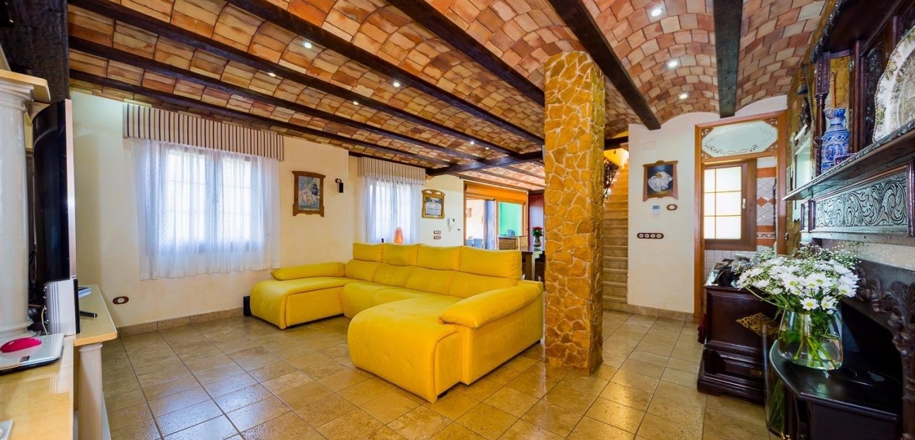 Herverkoop - Country Property -
Almoradi - Almoradi - Town