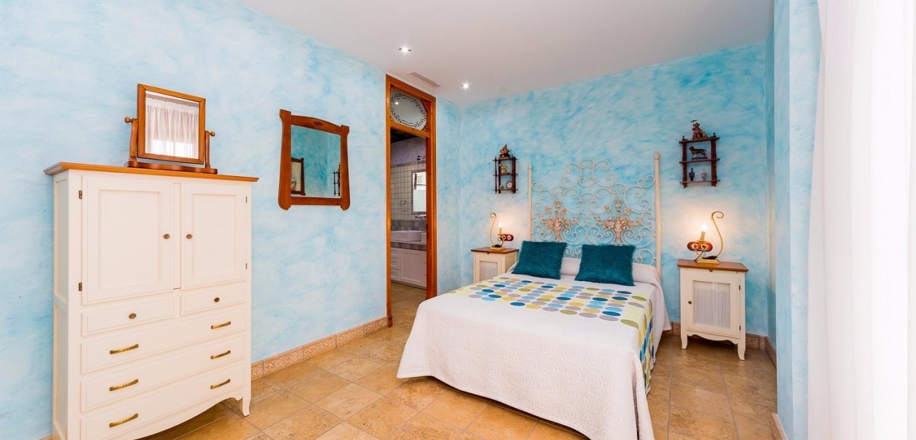 Herverkoop - Country Property -
Almoradi - Almoradi - Town