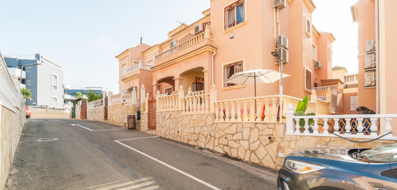 Herverkoop - Terraced house -
Orihuela Costa - La Zenia