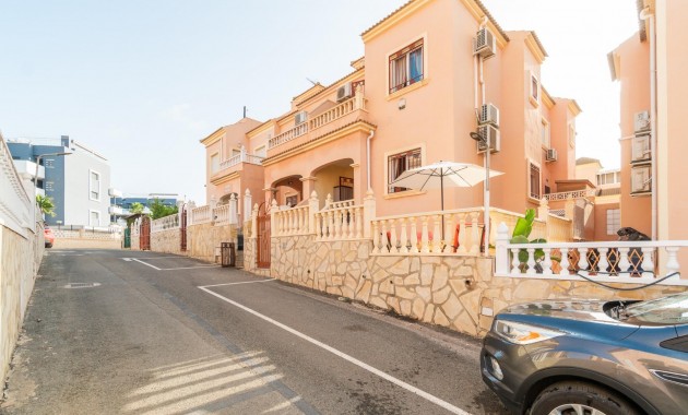 Herverkoop - Terraced house -
Orihuela Costa - La Zenia