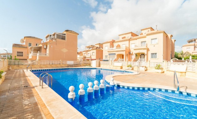 Herverkoop - Terraced house -
Orihuela Costa - La Zenia