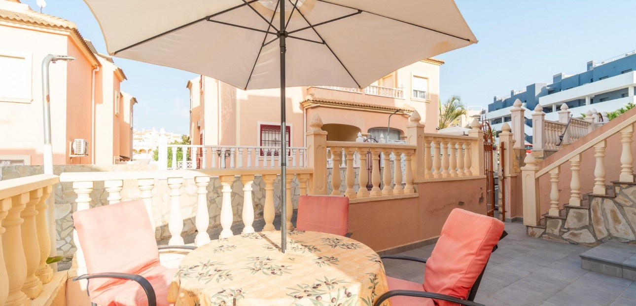 Herverkoop - Terraced house -
Orihuela Costa - La Zenia