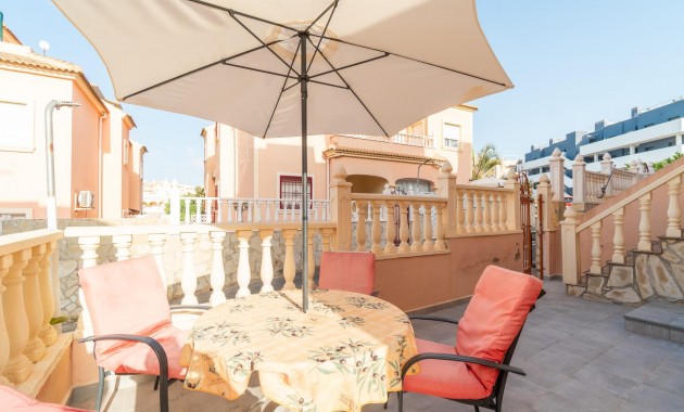 Herverkoop - Terraced house -
Orihuela Costa - La Zenia