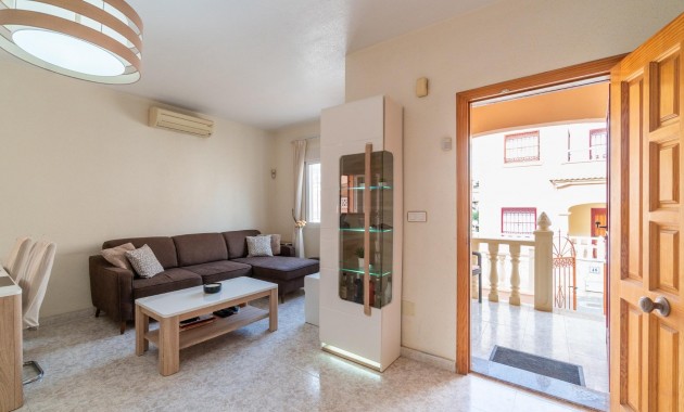 Herverkoop - Terraced house -
Orihuela Costa - La Zenia