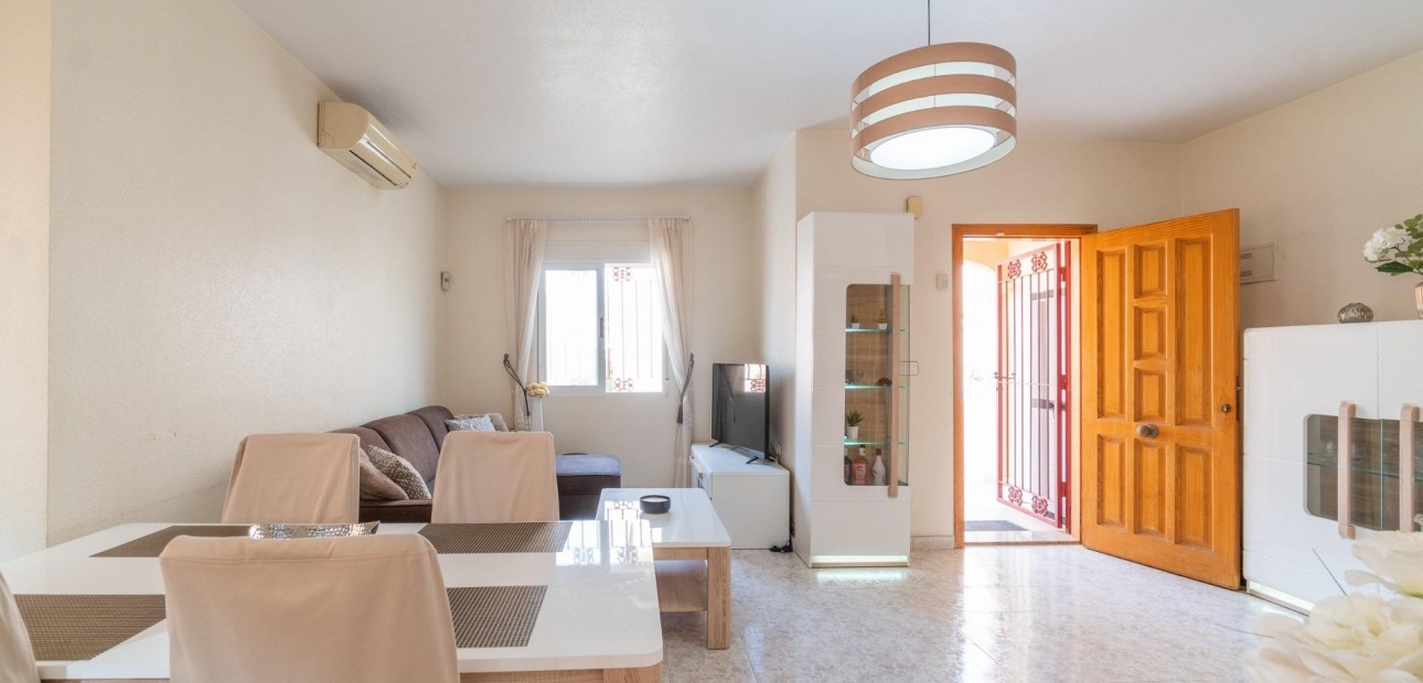 Herverkoop - Terraced house -
Orihuela Costa - La Zenia